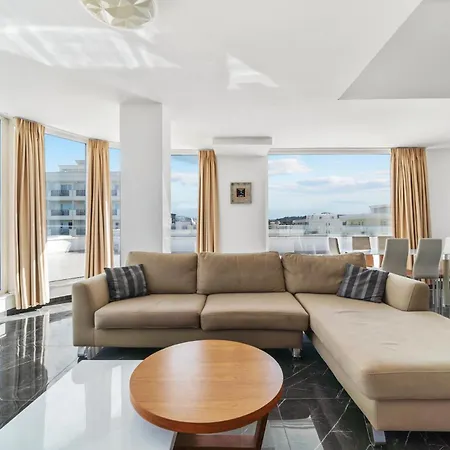 Penthouse With Sea View In Durres - Amazing Terrace Of 400m2 With Panoramic View Lägenhet