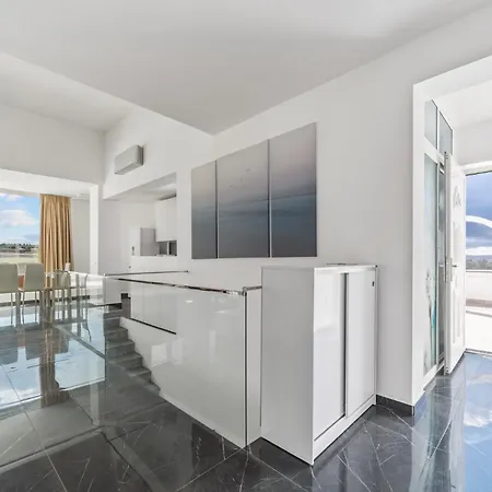 Lägenhet Penthouse With Sea View In Durres - Amazing Terrace Of 400m2 With Panoramic View *