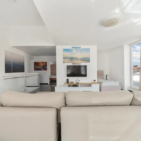 Lägenhet Penthouse With Sea View In Durres - Amazing Terrace Of 400m2 With Panoramic View